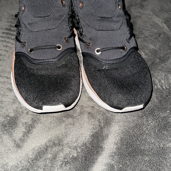 Gently used pumas (womens) - Picture 5 of 8